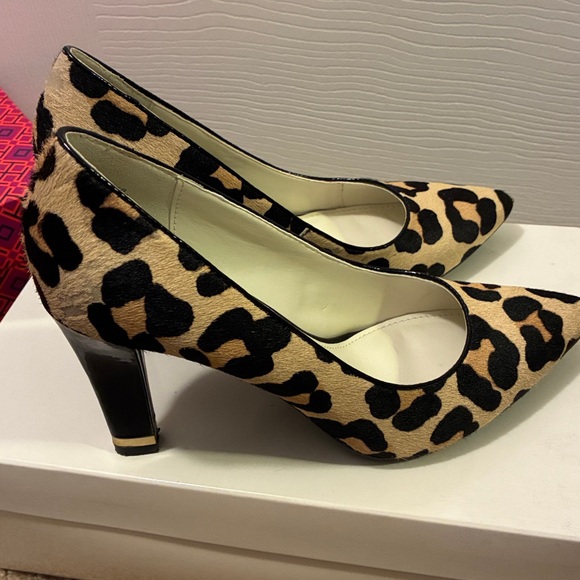 Anne Klein Tan and Black Leopard Heels size 7M - Picture 6 of 7